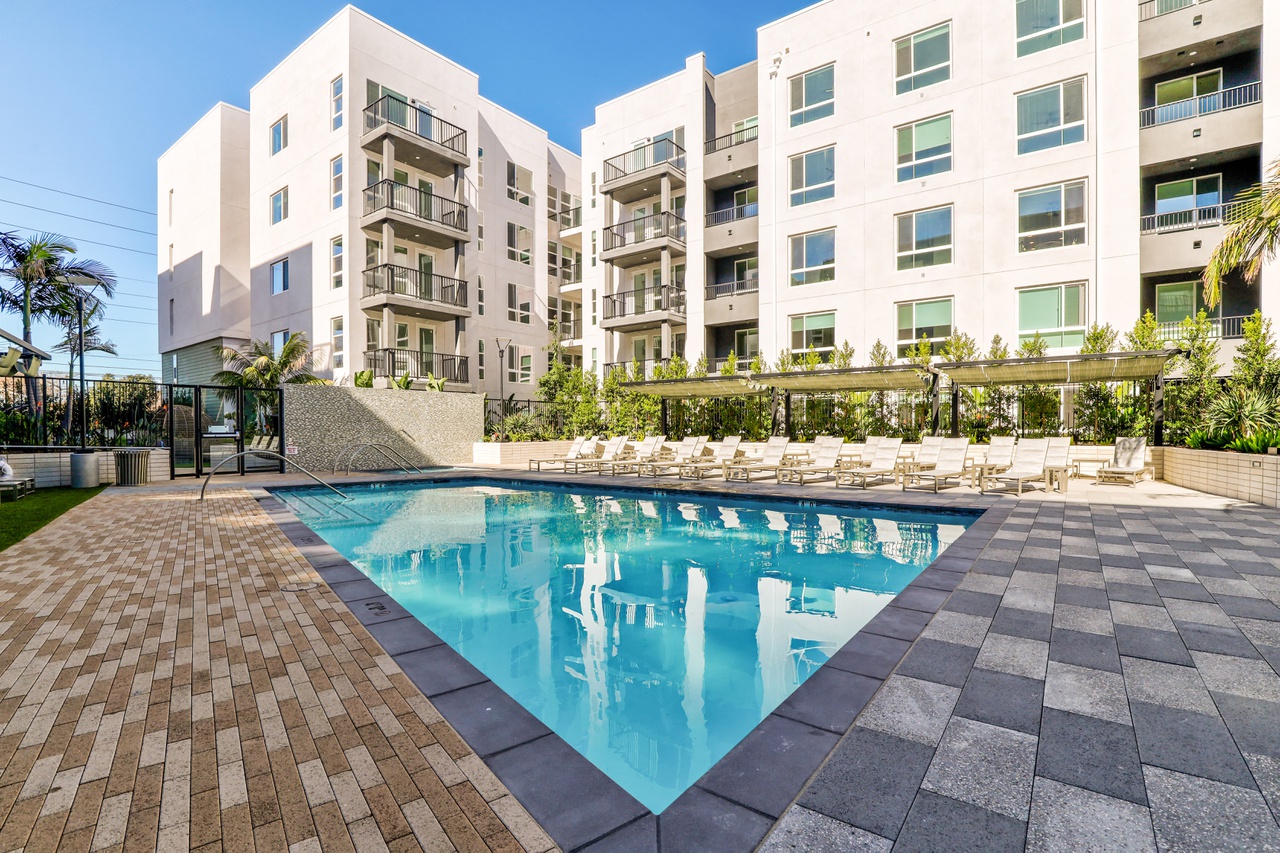 210 Santa Monica Boulevard