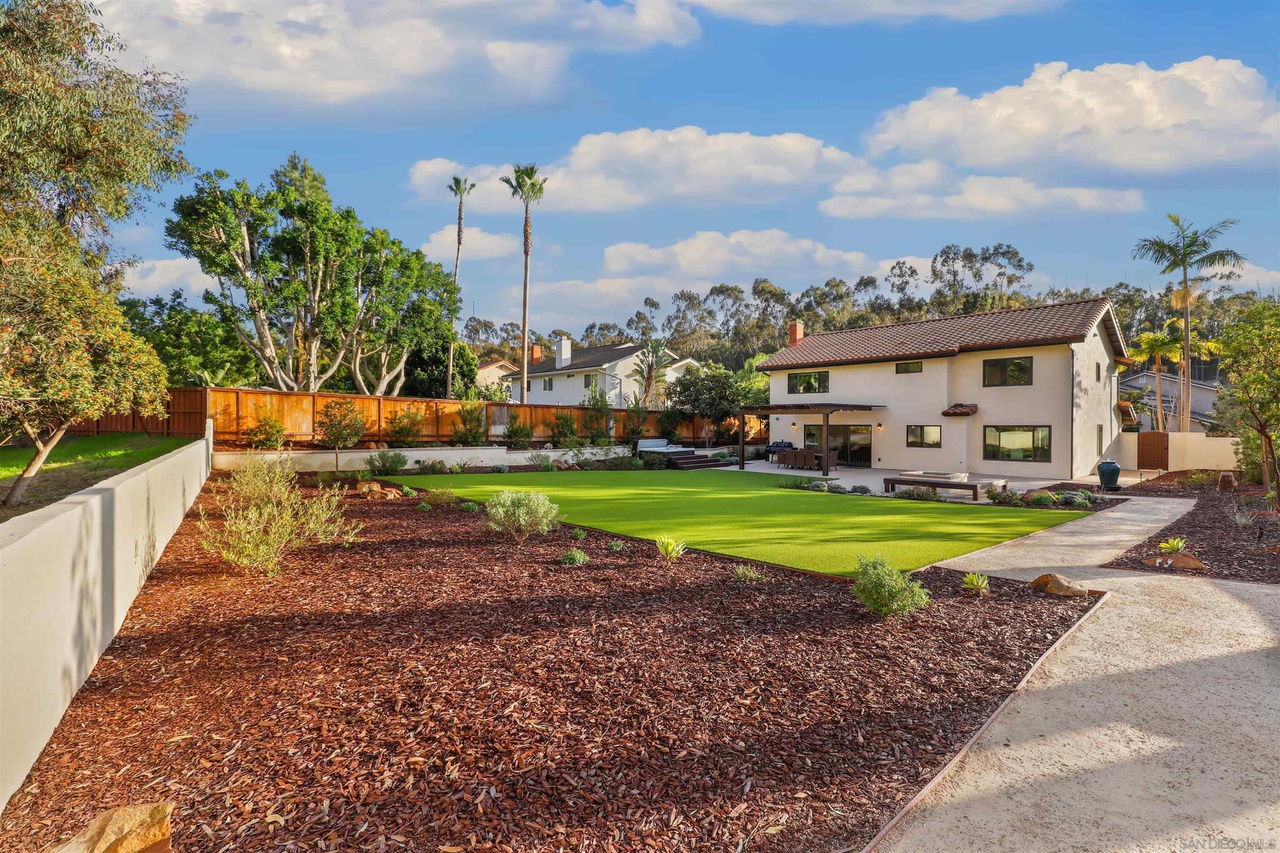 640 Camino De La Reina