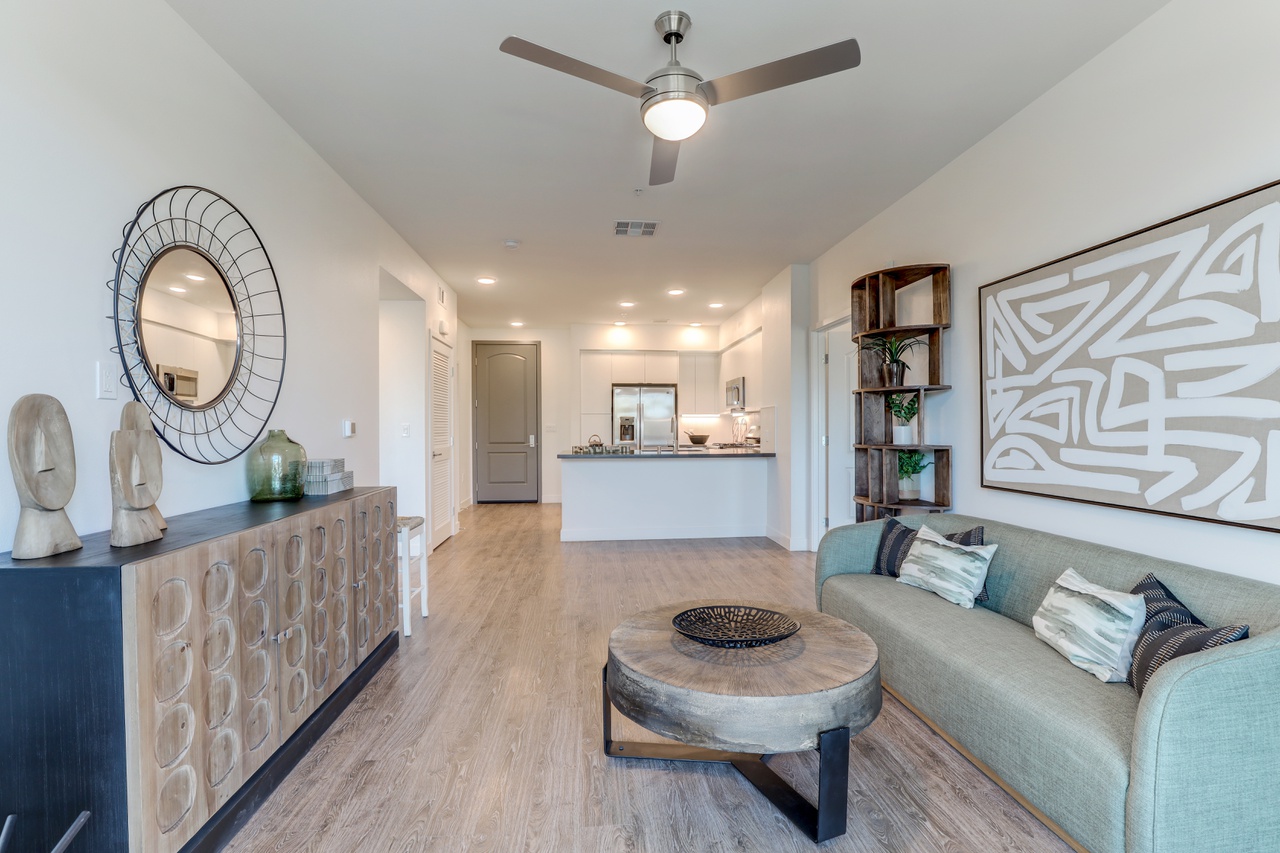 1008 East El Camino Real