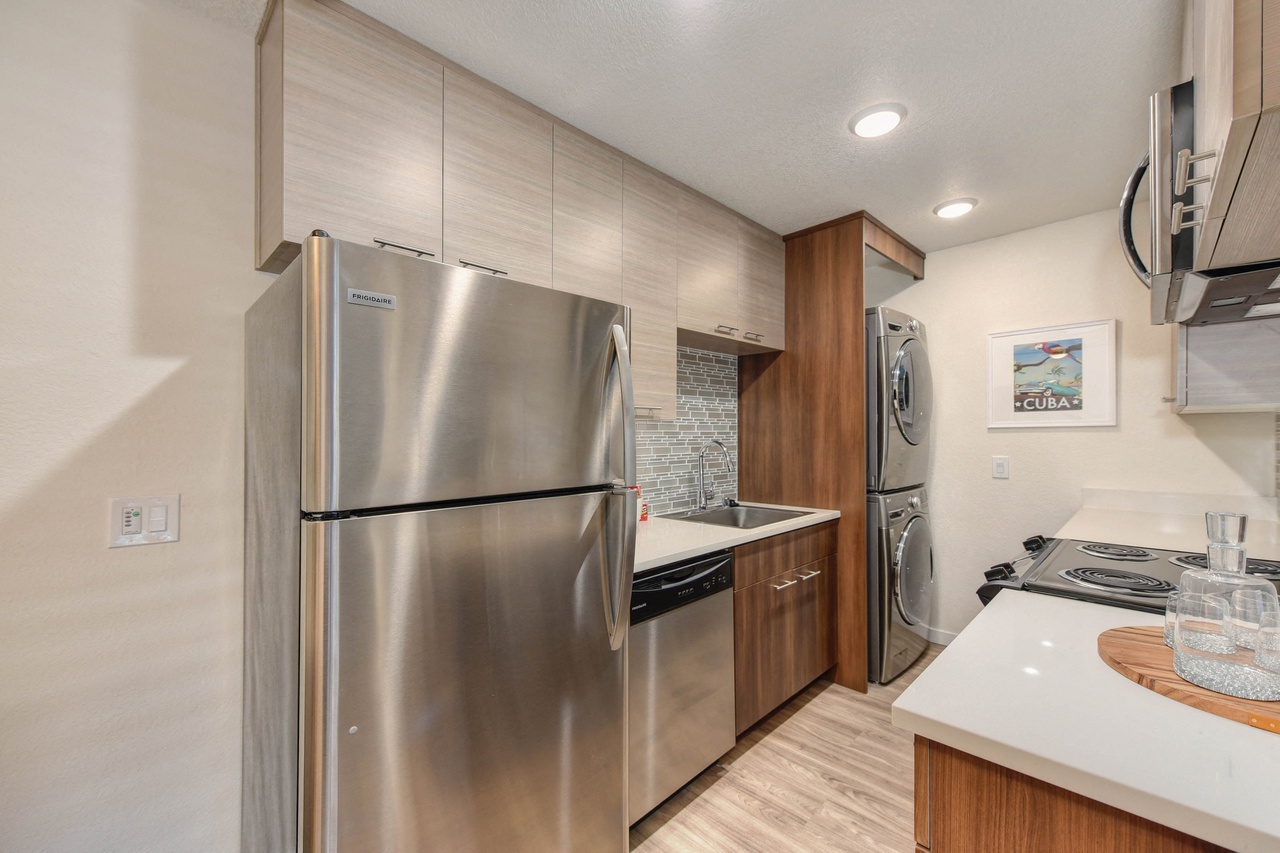 1601 West MacArthur Boulevard