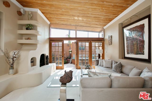 5803 Wooster Avenue, Unit 10